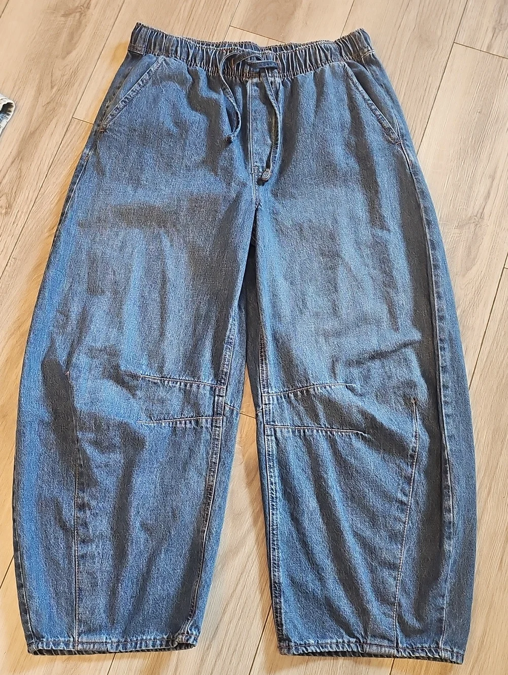 Old Navy Barrel Leg Jeans - Picture 1 of 2